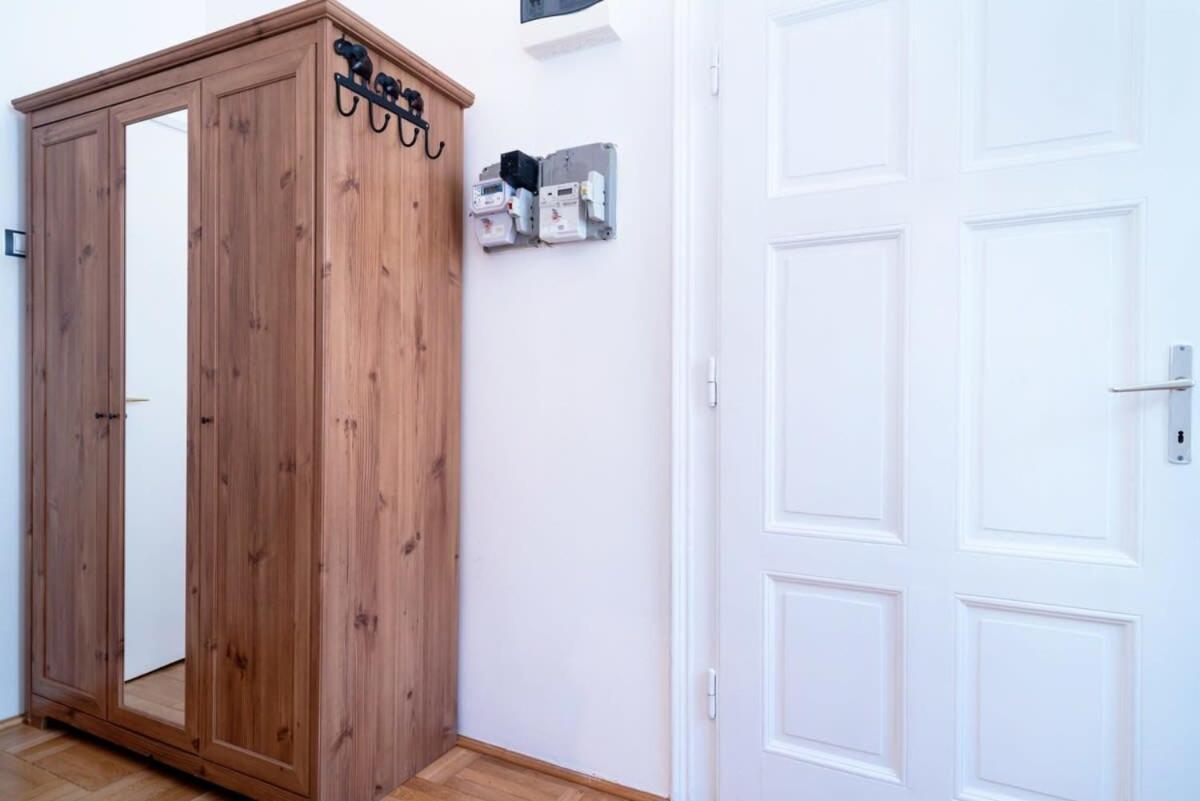 Lovely Downtown Apartment Close To The Basilica Budapest Ngoại thất bức ảnh