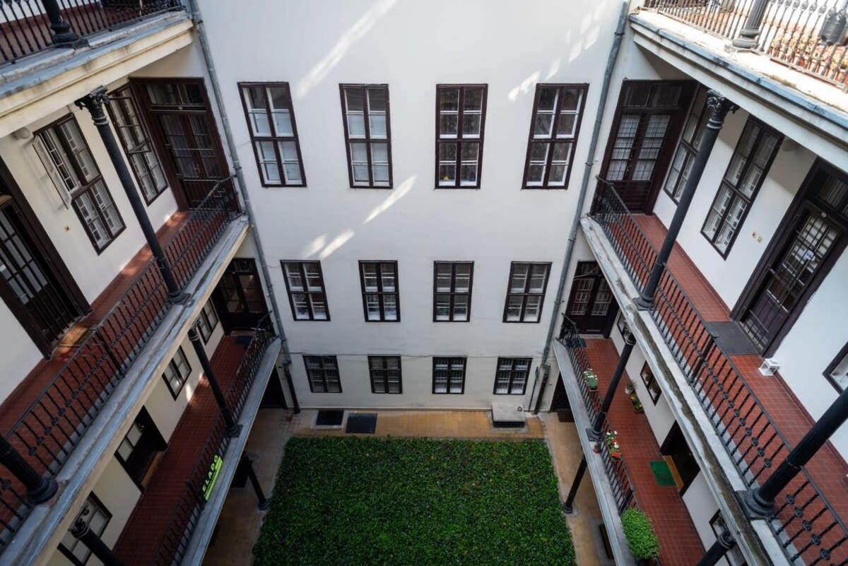 Lovely Downtown Apartment Close To The Basilica Budapest Ngoại thất bức ảnh